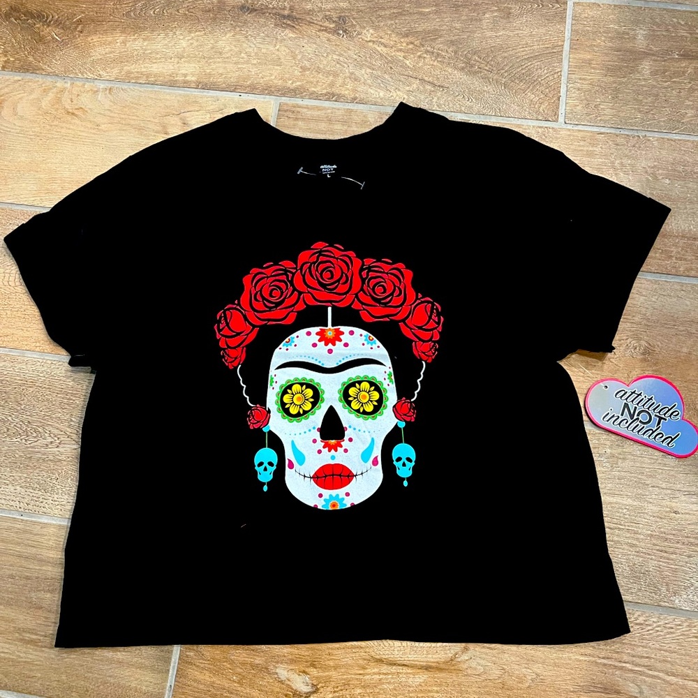 Catarina Day of the Dead Cropped graphic Tee! Back has roses too!